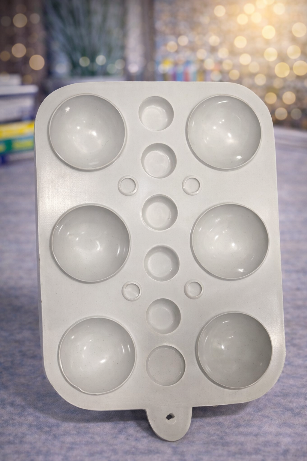 Plastic Paint Mixing Palette – Multi-Well Artist Color Mixing Tray